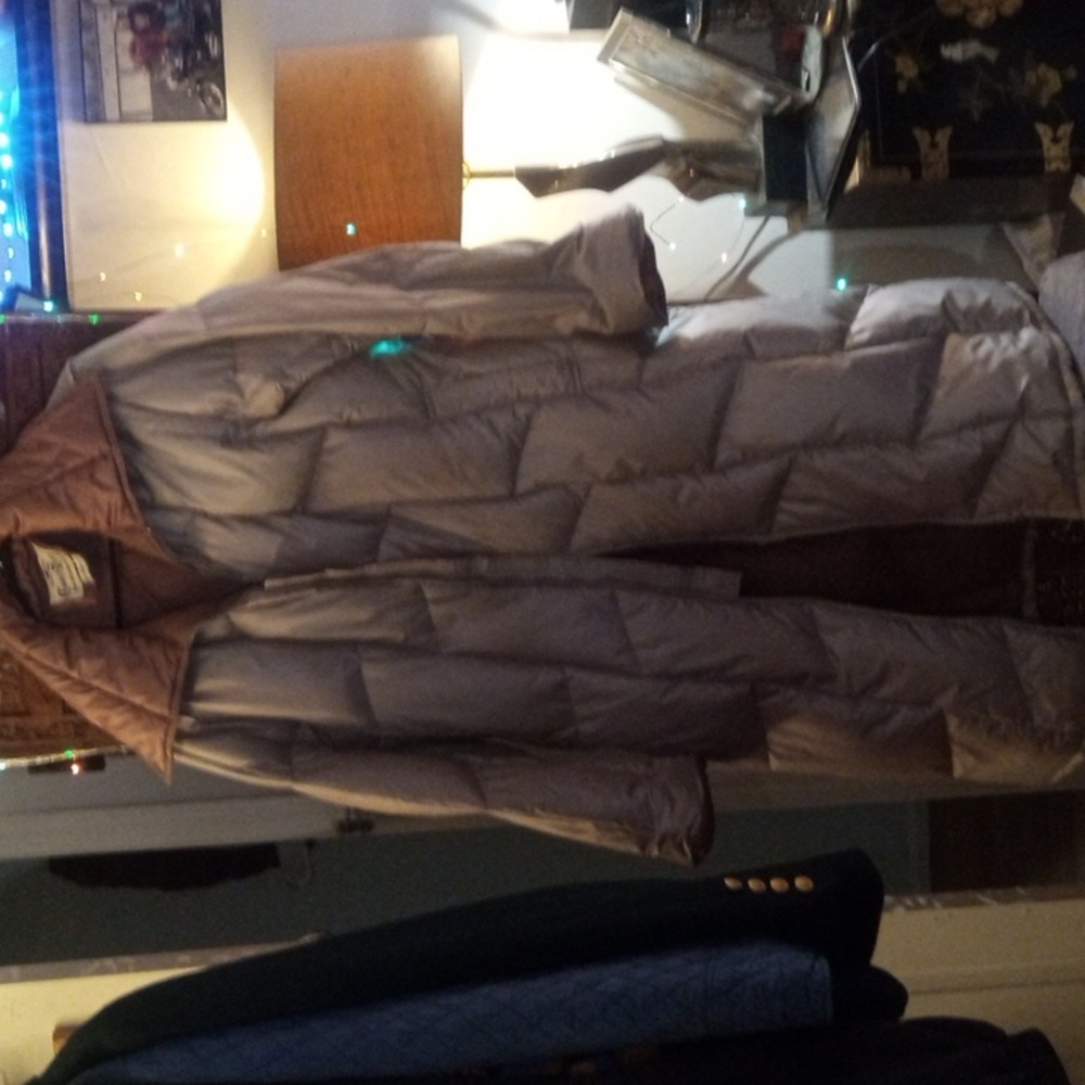 Women's winter coat, 3/4 length, size 14, like new with belt very warm and wa re